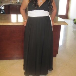 Black and white gown size 12 prom bridesmaid dress